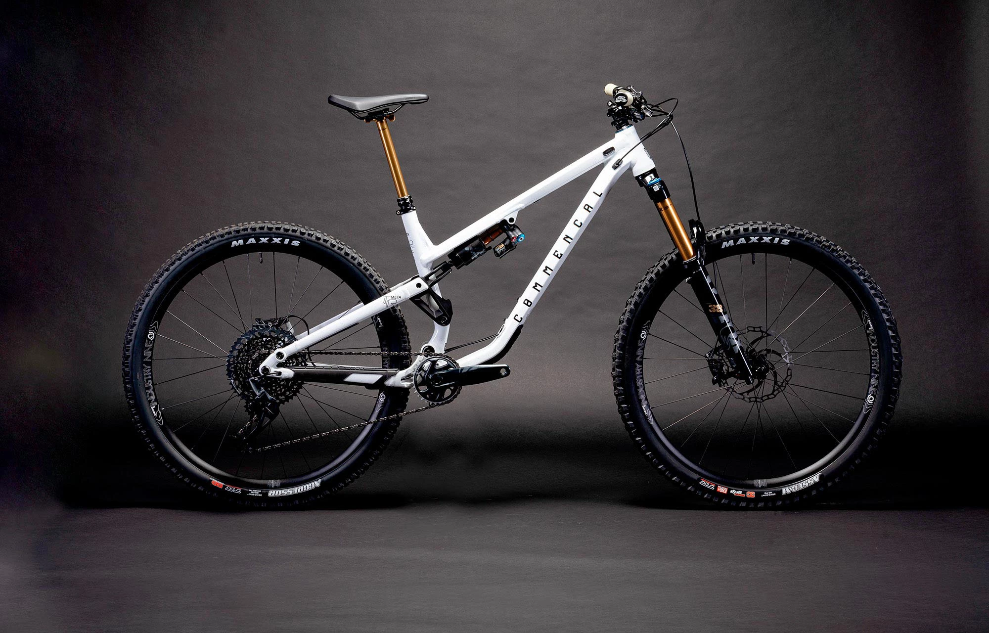 COMMENCAL META TR GLITTERY PURE WHITE 1 COMMENCAL META TR GLITTERY PURE WHITE