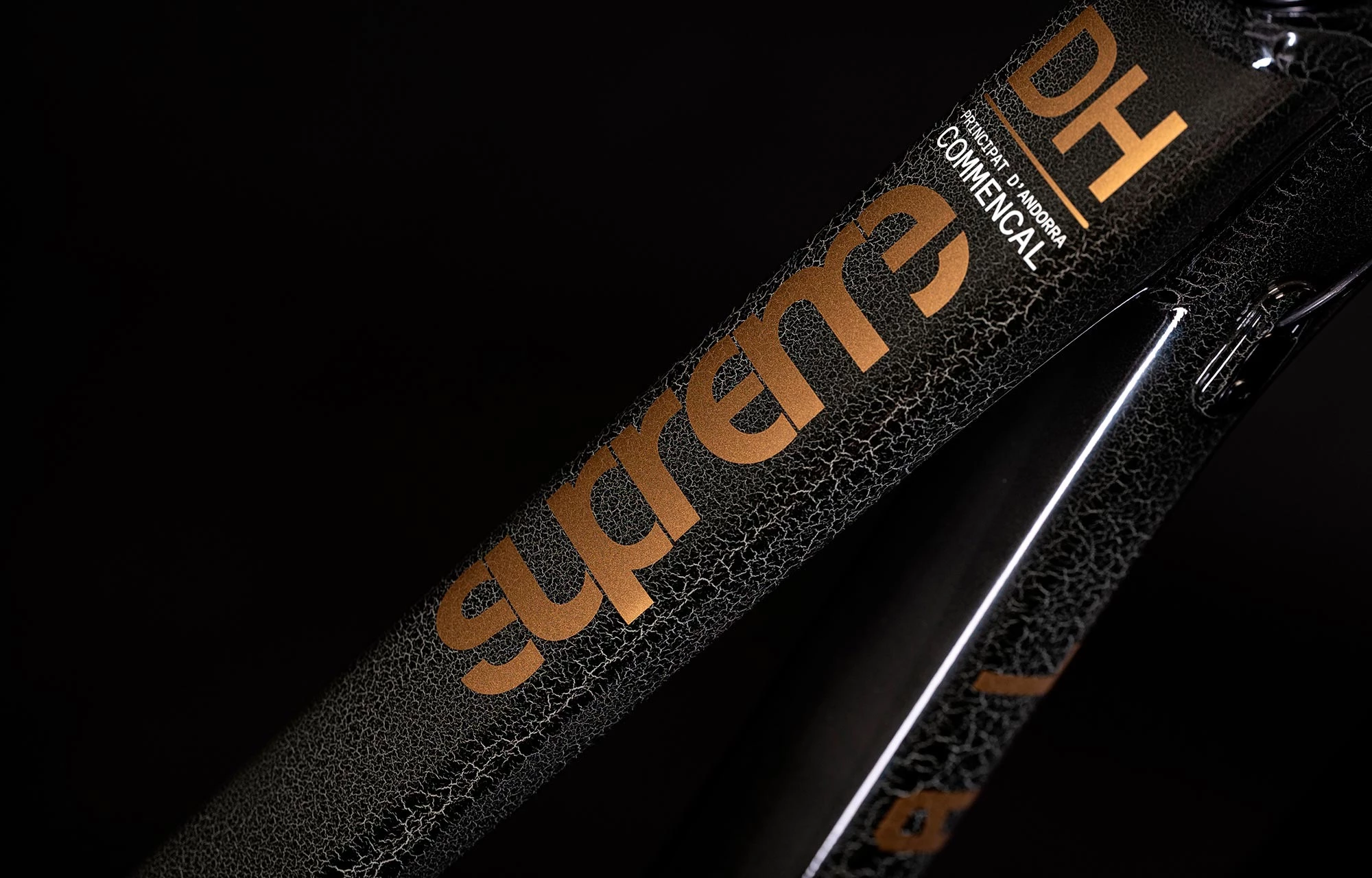 COMMENCAL SUPREME DH V5 WRINKLED GREY 4 COMMENCAL SUPREME DH V5 WRINKLED GREY – Image 4