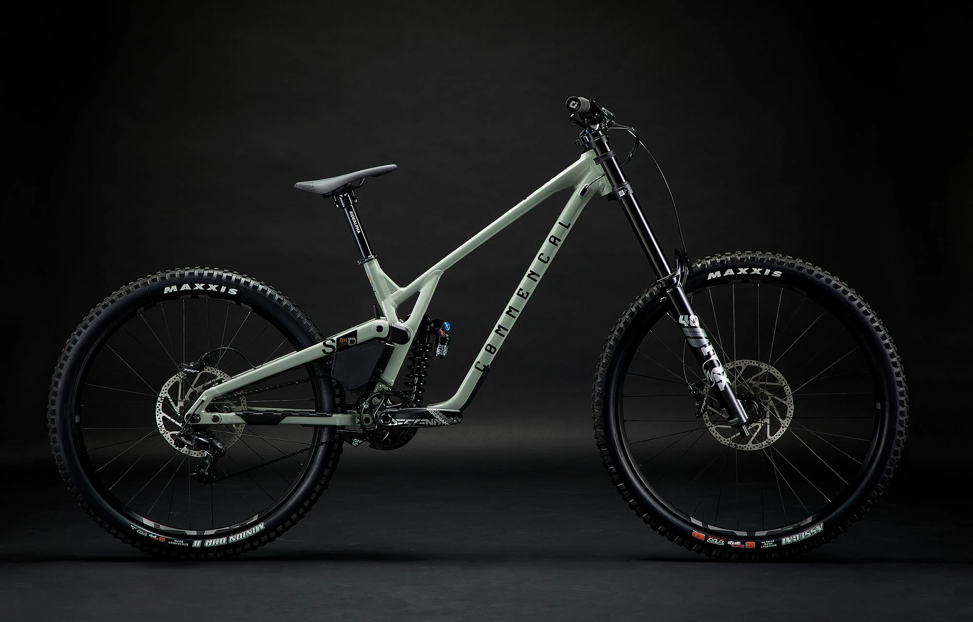 COMMENCAL SUPREME DH V5 ESSENTIAL HERITAGE GREEN 2 COMMENCAL SUPREME DH V5 ESSENTIAL HERITAGE GREEN – Image 2