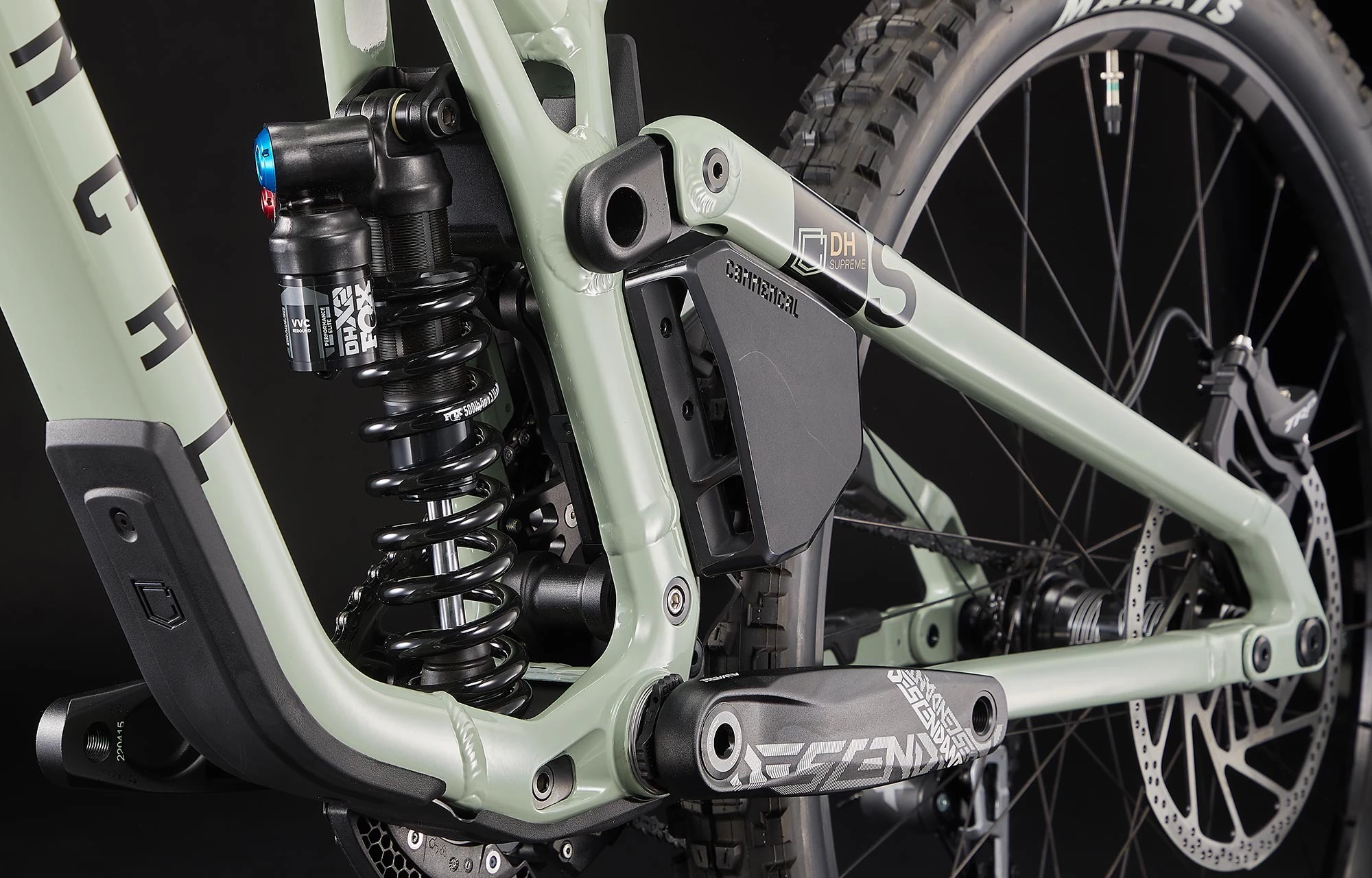 COMMENCAL SUPREME DH V5 ESSENTIAL HERITAGE GREEN 7 COMMENCAL SUPREME DH V5 ESSENTIAL HERITAGE GREEN – Image 7
