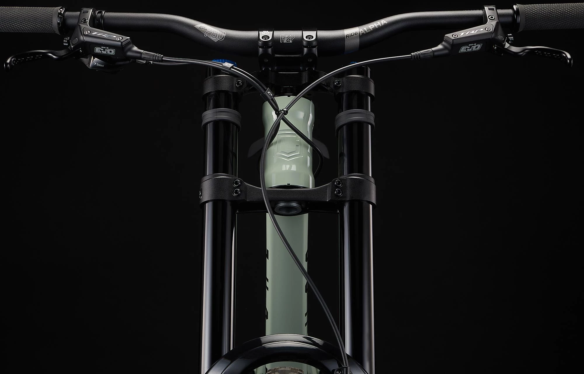 COMMENCAL SUPREME DH V5 ESSENTIAL HERITAGE GREEN 8 COMMENCAL SUPREME DH V5 ESSENTIAL HERITAGE GREEN – Image 8